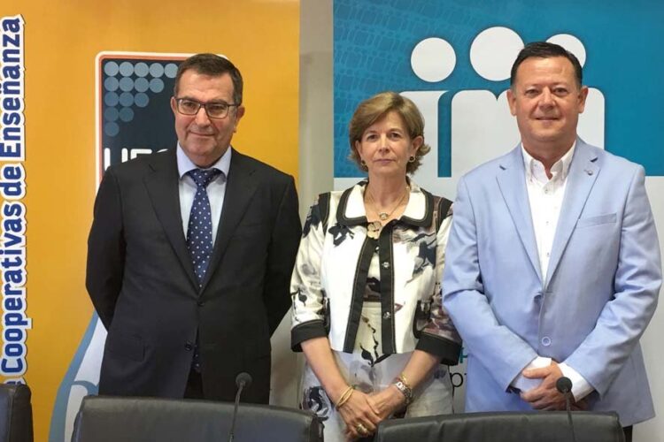 Cajamar firma un convenio con la Unión Española de Cooperativas de Enseñanza
