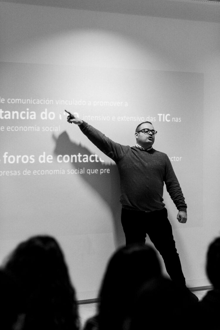 La Unión de Cooperativas Espazocoop presentó en Vila Real la agenda del sector TIC de la economía social en la Eurorregión